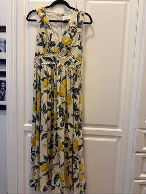 Benaar LA Yellow Lemon Print V-Neck Maxi Dress with Green Leaf Motif